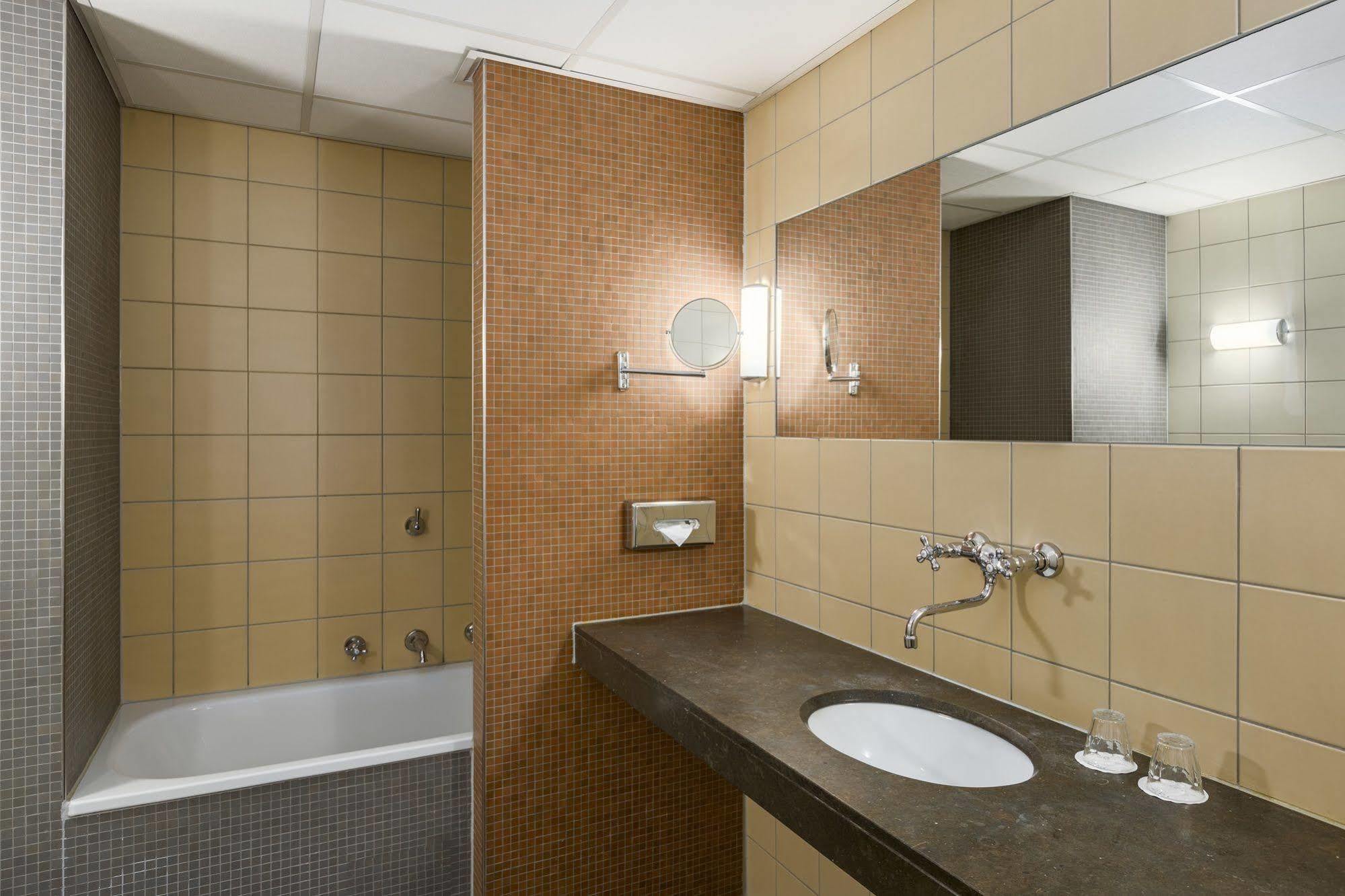 חרונינגן Hotel Halbert מראה חיצוני תמונה